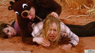 Жорсткий трах в дупу і збочена БДСМ сесія з 2 дівчатами на природі порно